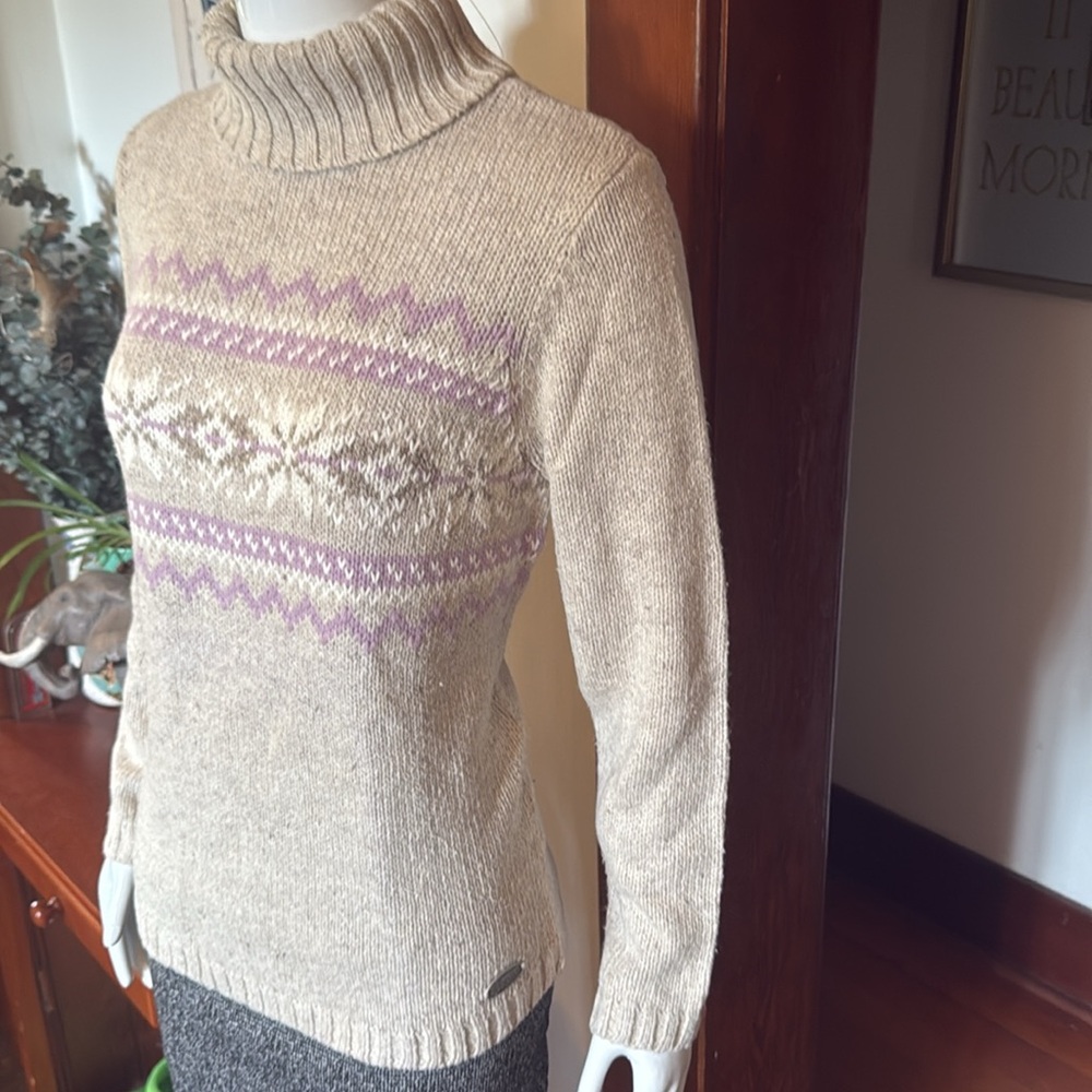 NWT northern reflections size small Women's Beige and Purple Sweater